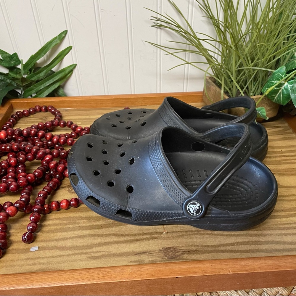 Classic Black Crocs Size 7 women’s 5 mens